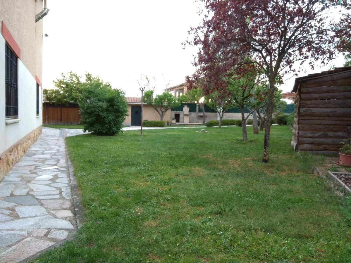 Casa Rural Las Tuyas en Segovia Palazuelos de Eresma Exterior foto